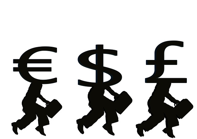 měna, symbol eura, dolaru a libry